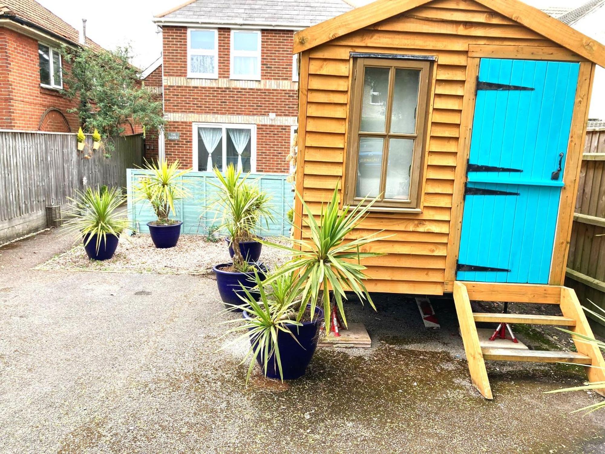 The Sashes - Stylish Apartment - Free Parking - Ultrafast Wifi - Smart Tv - Netflix - Sleeps Up To 6! Close To Poole Town Center & Sandbanks & Bournemouth Exterior photo