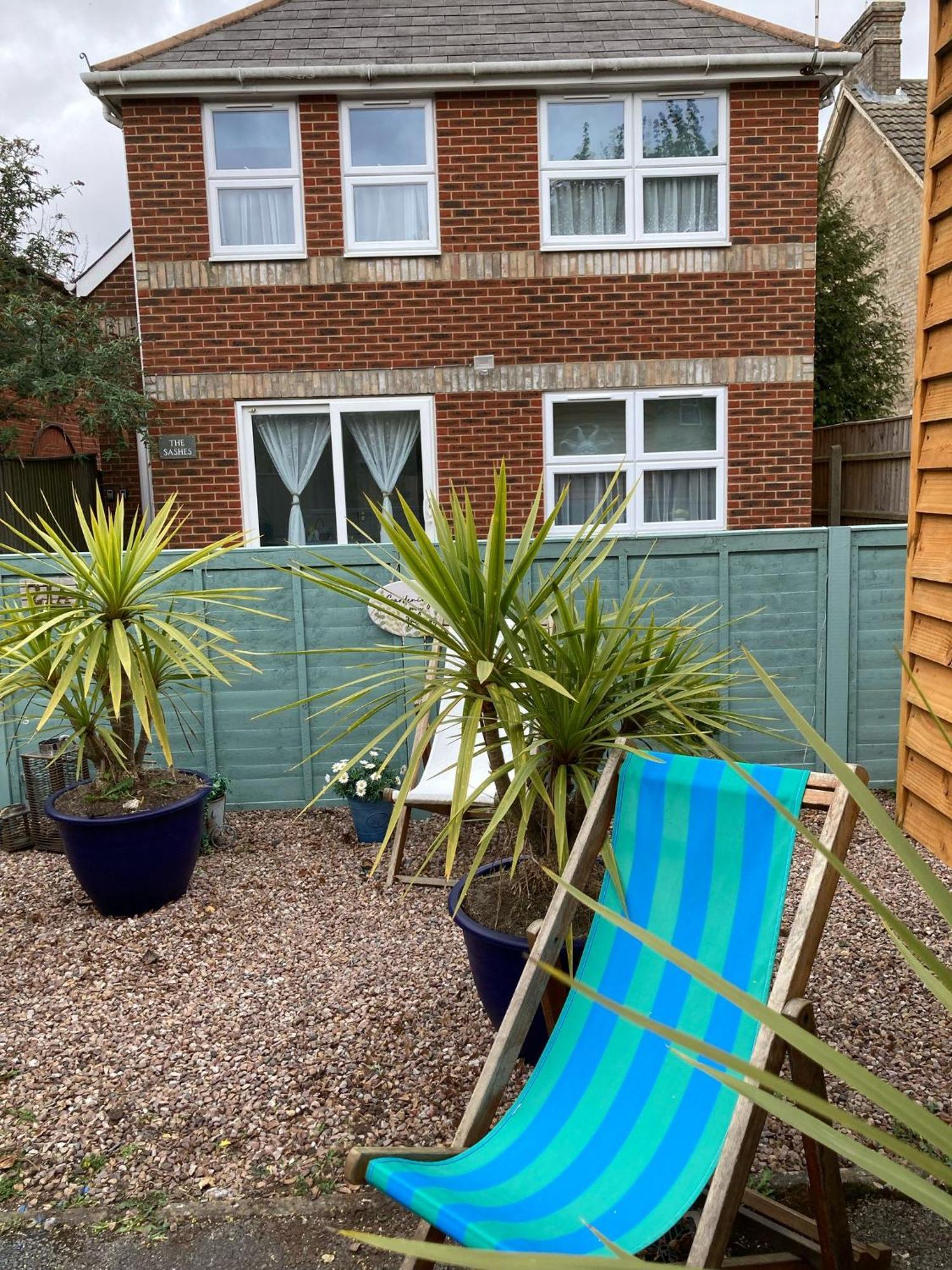 The Sashes - Stylish Apartment - Free Parking - Ultrafast Wifi - Smart Tv - Netflix - Sleeps Up To 6! Close To Poole Town Center & Sandbanks & Bournemouth Exterior photo